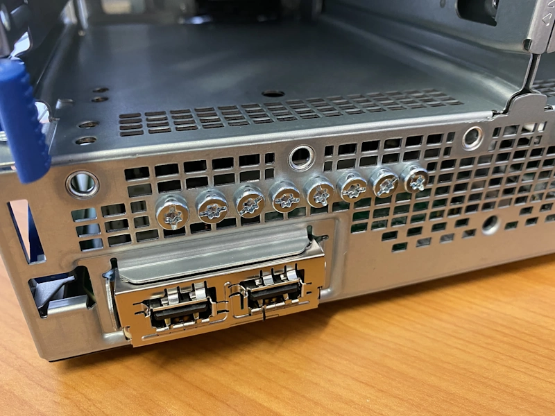 <i>Photo 9 - T-15 screws included with the MicroServer.</i>